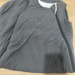 Kyte BABY Gray and White Sleeveless Zip-Up